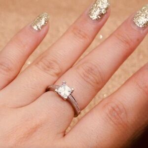 Elegant Silver Women's Ring